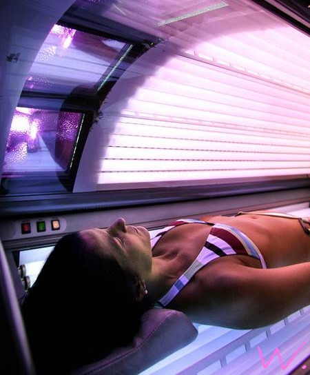 Tanning Under 18-Years-Old Is Illegal - getitwhit.com
